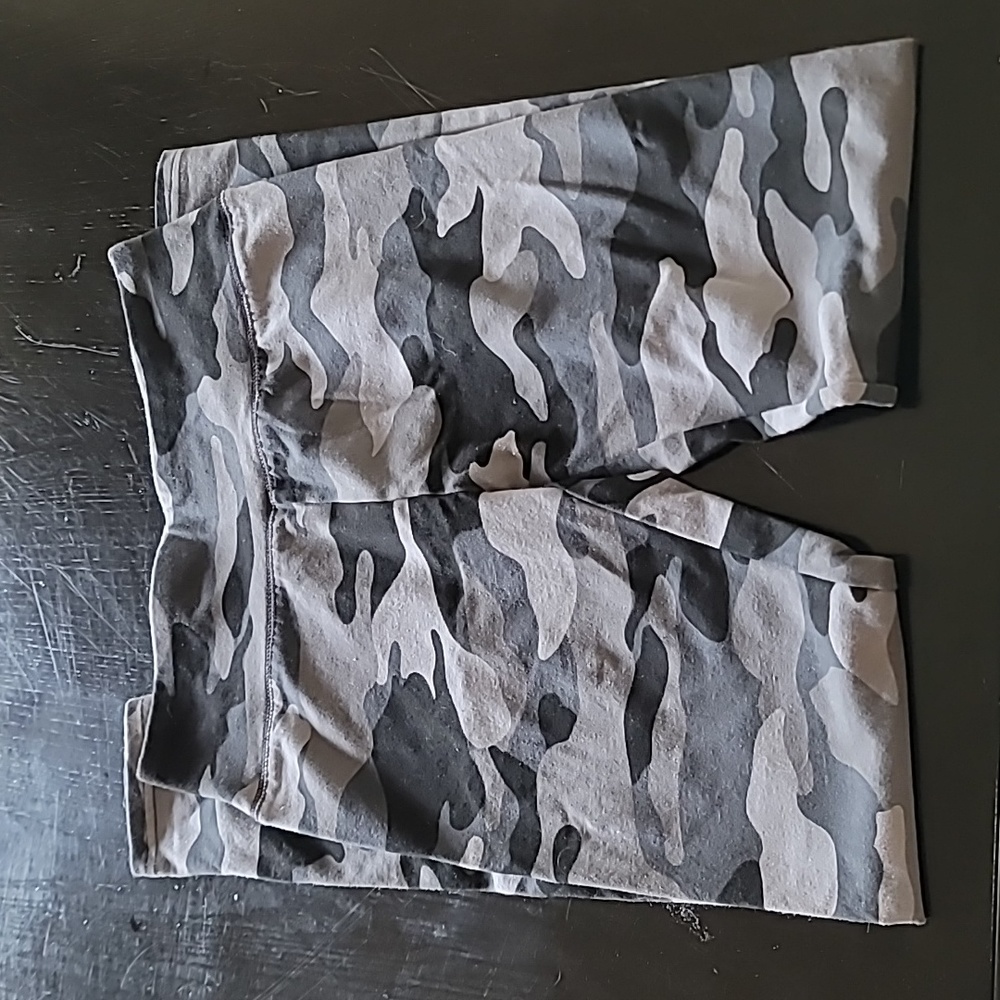 Wild Fable Black/Grey Camo NWOT